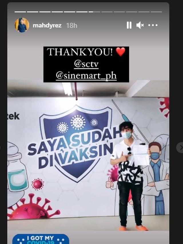 Pemeran Roni ini mengunggah beberapa stories saat divaksinasi.