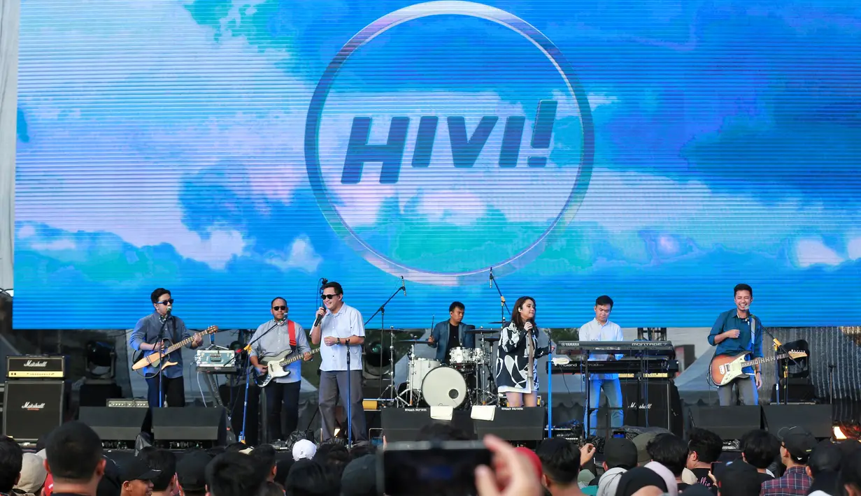 Di sore hari, penampilan tak kalah seru dipersembahkan HiVi! [Adrian Putra/Fimela.com]