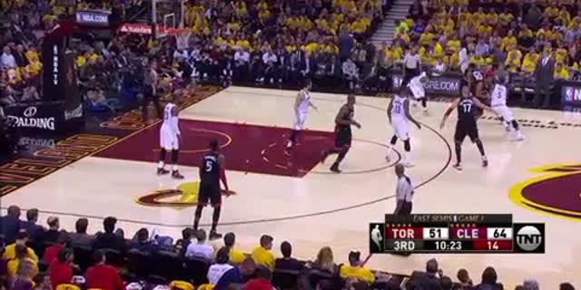 Aksi Spektakuler LeBron James di Laga Raptors vs Cavaliers