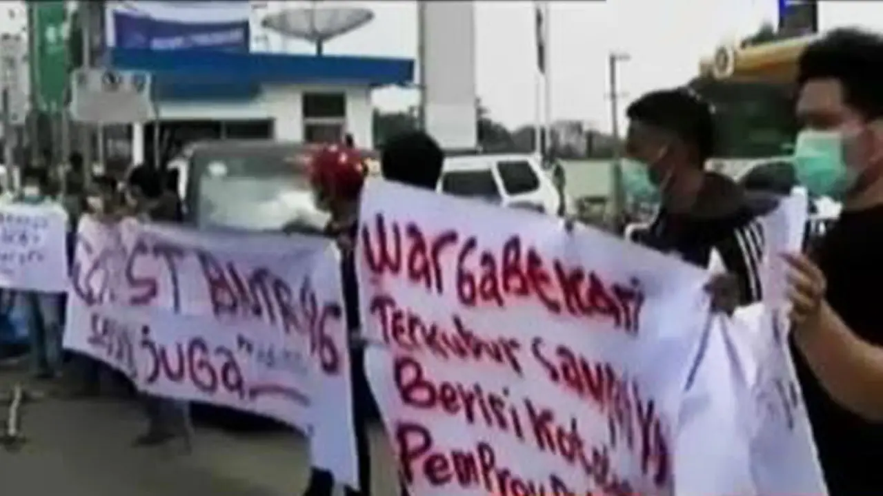 VIDEO: Warga Bekasi Berunjuk Rasa Tolak Sampah DKI Jakarta