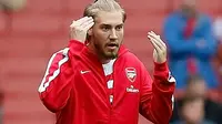 Fans Barca Cemoohkan Mimpi Striker Arsenal
