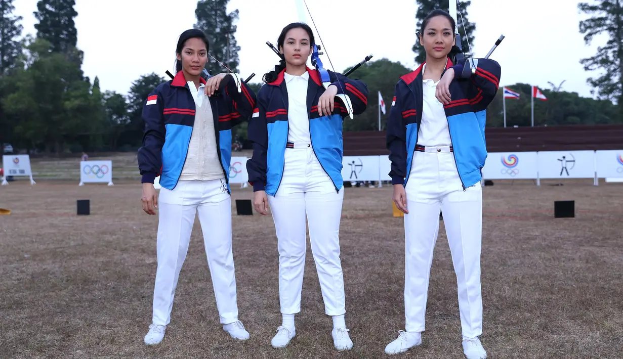 Tara Basro (sebagai Kusuma Wardhani), Chelsea Islan (sebagai Lilis Handayani), dan Bunga Citra Lestari (sebagai Nurfitriyana) dalam film '3 Srikandi'.(Galih W. Satria/Bintang.com)