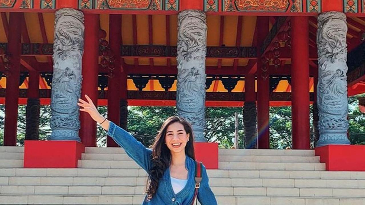 Tampil Anggun dan Elegan dengan Sepatu Warna Navy