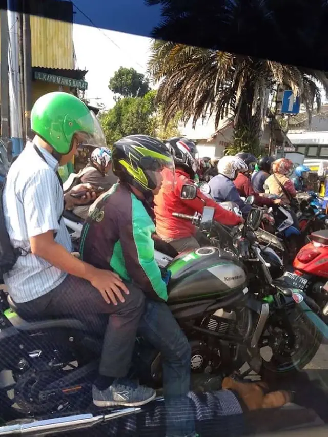 Momen saat Driver Ojek Online Bawa Motor Gede Ini Bikin Cengar-cengir