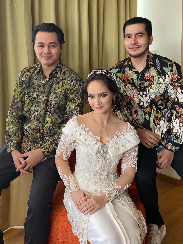 6 Momen Pernikahan Angelica Simperler dan Rico Hidros Daeng, Berlangsung Khidmat