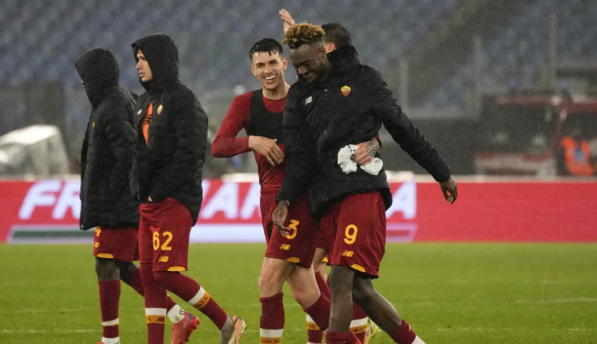 Hingga laga usai, skor 3-1 untuk kemenangan AS Roma tetap bertahan. Tammy Abraham dan kawan-kawan pun lolos ke perempatfinal untuk menantang Inter Milan. (AP/Alessandra Tarantino)