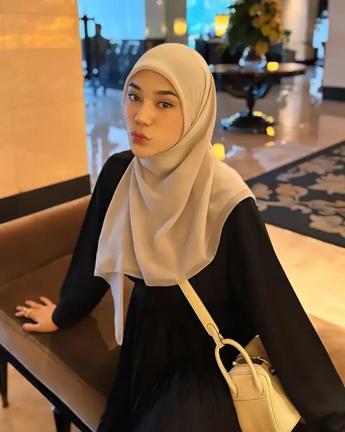Kisah 7 Artis Mualaf Jalani Beda Keyakinan dari Keluarga, Clara Shinta Sempat Ditentang