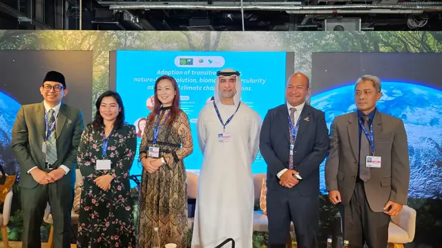 Kepala Divisi Program dan Komunikasi SKK Migas Hudi D. Suryodipuro dalam talkshow  di Paviliun Indonesia pada ajang COP28 di Dubai. (Dok SKK Migas)
