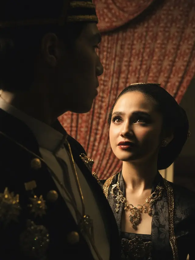 Bak Raja dan Ratu Kerajaan, 8 Pesona El Rumi dan Syifa Hadju di Pemotretan Prewedding Adat Jawa Curi Perhatian