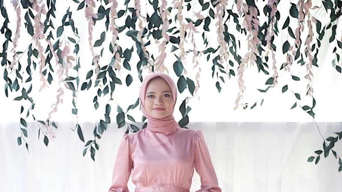 Inspirasi 6 Dress Pink Mewah dan Anggun untuk Sambut Tahun Baru Islam 2025