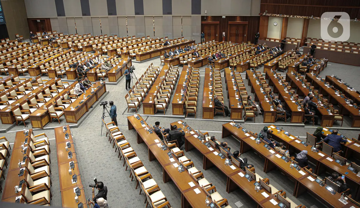 Suasana Rapat DPR RI masa persidangan III tahun sidang 2022-2023 di kompleks parlemen, Senayan, Jakarta, Selasa (10/1/2023). Rapat paripurna perdana pada tahun 2023 ini, dipimpin Wakil Ketua DPR Rachmat Gobel. (Liputan6.com/Faizal Fanani)