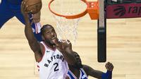 Small forward Kawhi Leonard (no 2) menjadi bintang kemenangan Raptors di gim pertama semifinal Wilayah Timur NBA (AP)