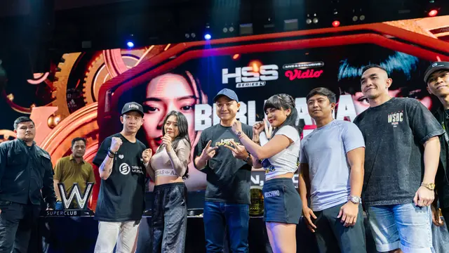 Berliana Lovell (kedua dari kiri) dan Dinar Candy (ketiga dari kanan) akan bertarung pada ajang HSS Series 4 Bandung.