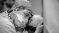 Aurel Hermansyah didampingi Atta Halilintar saat melahirkan di RS Bunda, Selasa, 22 Februari 2022 (dok.Instagram/@aurelie.hermansyah/https://www.instagram.com/p/CaRNKmXPFjp/Komarudin)