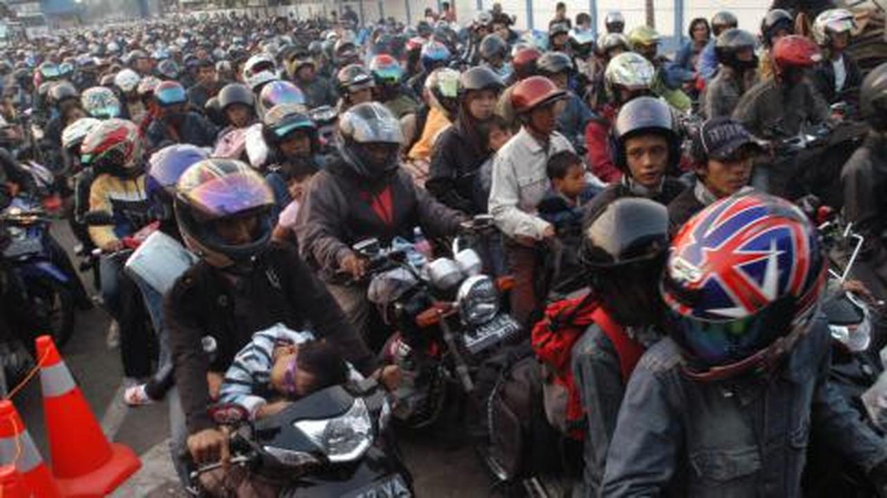 Kelebihan muatan, pemudik sepeda motor ditilang
