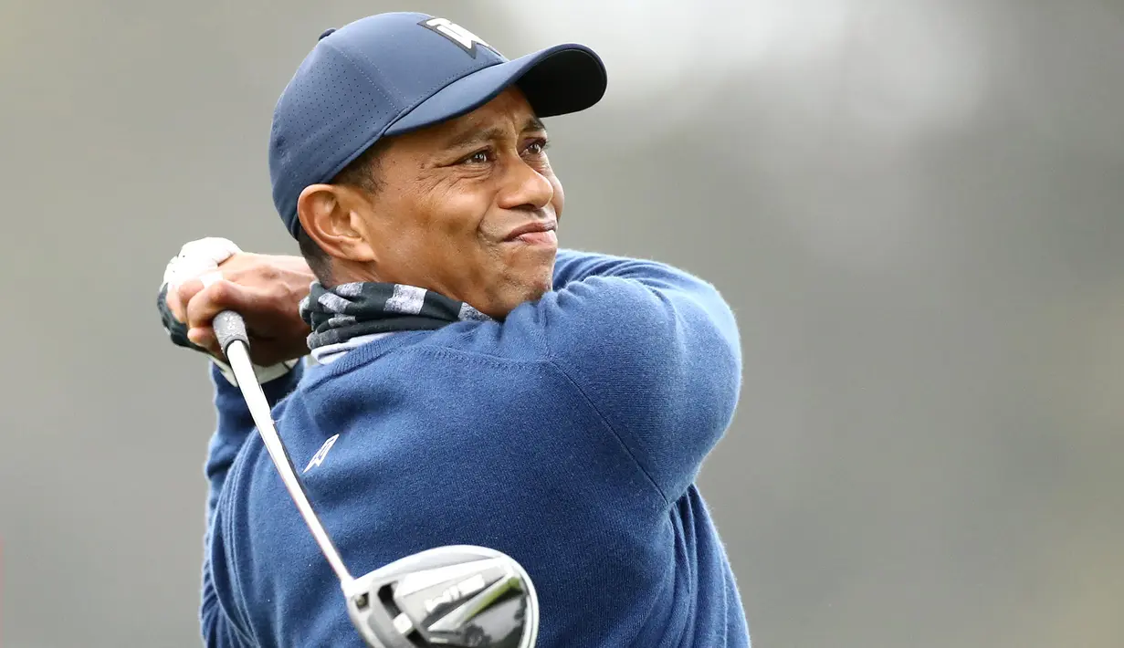 8. Tiger Woods (Golf) – Keberhasilan pegolf asal AS ini kembali menjuarai ajang mayor Masters Tournament pada 2019 membuatnya masih dilirik banyak sponsor. Pendapatannya tahun ini mencapai USD 62,3 juta (Rp 912,9 miliar). (Ezra Shaw/Getty Images/AFP)