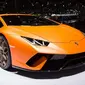 Lamborghini Huracan Perfomnate meluncur di Geneva Motor Show 2017, Swiss. (dok: CNET.com)