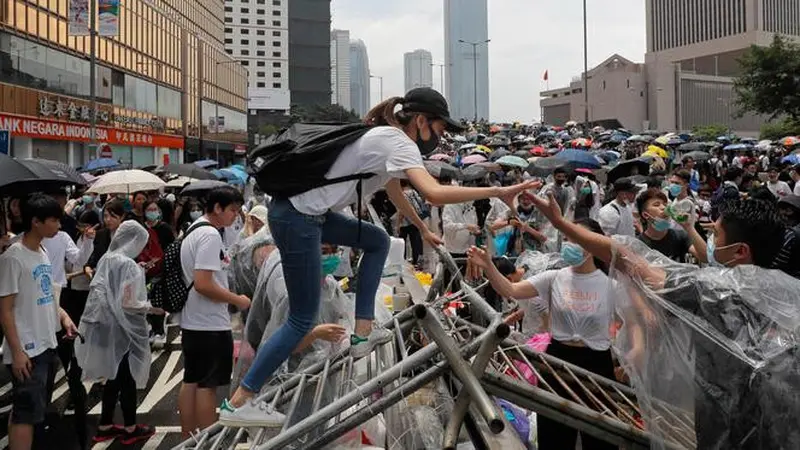 Bentrokan Pecah Saat Aksi Demo Tolak RUU Ekstradisi di Hong Kong