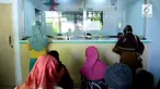 Para ibu di Polewali Mandar datangi Pegadaian untuk menebus perhiasan yang akan dipakainya saat Lebaran.