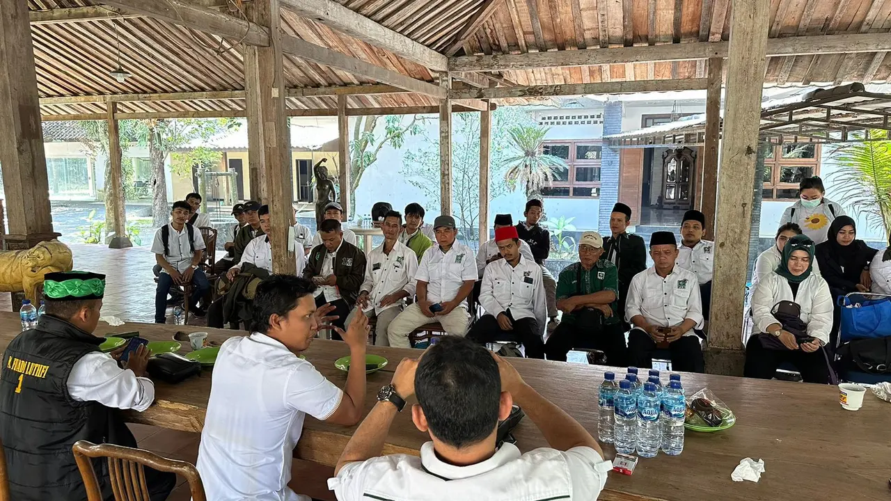 Ketua DPC PKB Jakarta Timur M Fuadi Luthfi menyatakan kembali mendukung Ketua Umum PKB Abdul Muhaimin Iskandar atau Gus Muhaimin (Cak Imin) untuk memimpin partai tersebut pada Muktamar ke-6 PKB.