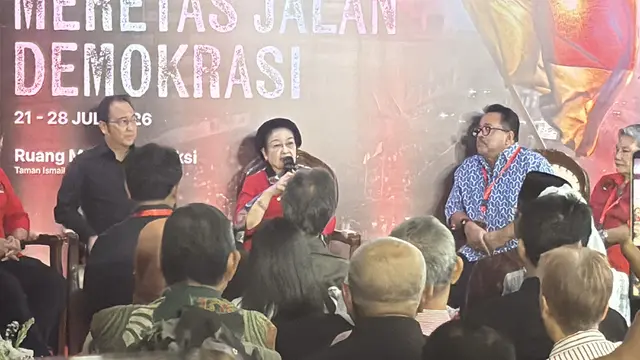 Megawati saat berpidato pada peringatan 30 tahun Peristiwa Kudatuli di Taman Ismail Marzuki (TIM), Cikini, Jakarta Pusat, Selasa (21/7/2026).