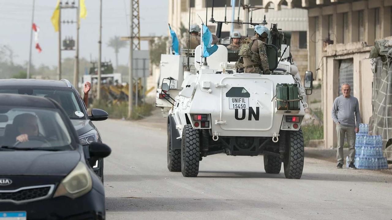 FOTO: Patroli Pasukan UNIFIL  di Tengah Kepulangan Warga Lebanon Selatan