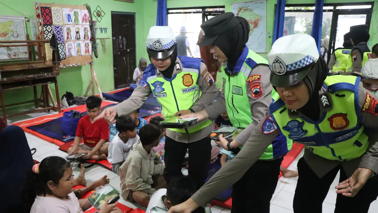 Korban banjir di Kudus dapat MBG. (Istimewa)