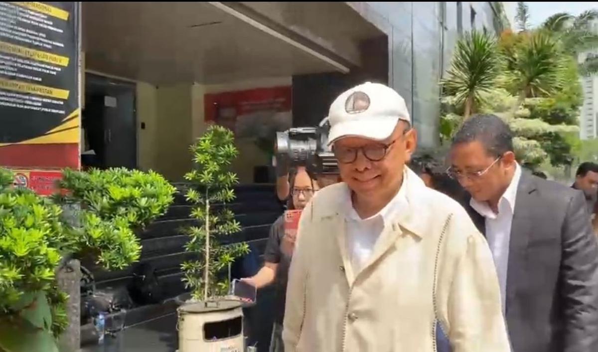 Rektor nonaktif Universitas Pancasila Edie Toet Hendratno memenuhi panggilan pemeriksaan polisi sebagai saksi terlapor kasus dugaan pelecehan seksual di Mapolda Metro Jaya, Selasa (5/3).<br>