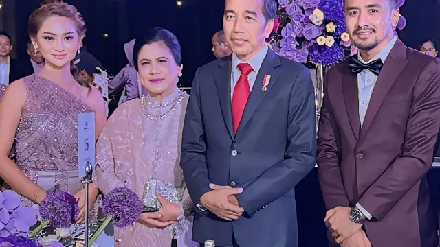 Meriah! 6 Potret Gaya Presiden Jokowi dan Ibu Negara Iriana Hadiri Resepsi Pernikahan Rizky Febian dan Mahalini