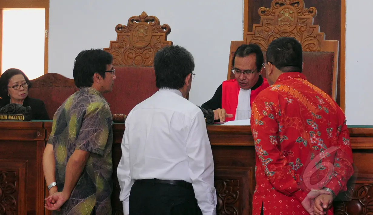 Tim Kuasa hukum mantan Dirjen Pajak Hadi Poernomo merasa keberatan dengan waktu penundaan selama dua pekan oleh PN Jakarta Selatan, Senin (30/3/2015).Sidang ditunda akibat tim Biro Hukum KPK tidak menghadiri persidangan.(Liputan6.com/Yoppy Renato)