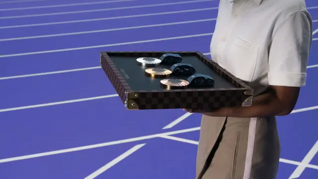 Dirancang Louis Vuitton, Outfit Pembawa Medali dan Nampan untuk Olimpiade Paris 2024 Terlihat Mewah dan Modis