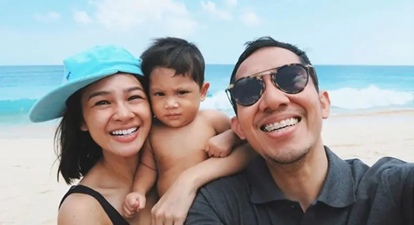 Andien bersama suami, Ippe dan putranya, Askara. (Instagram)