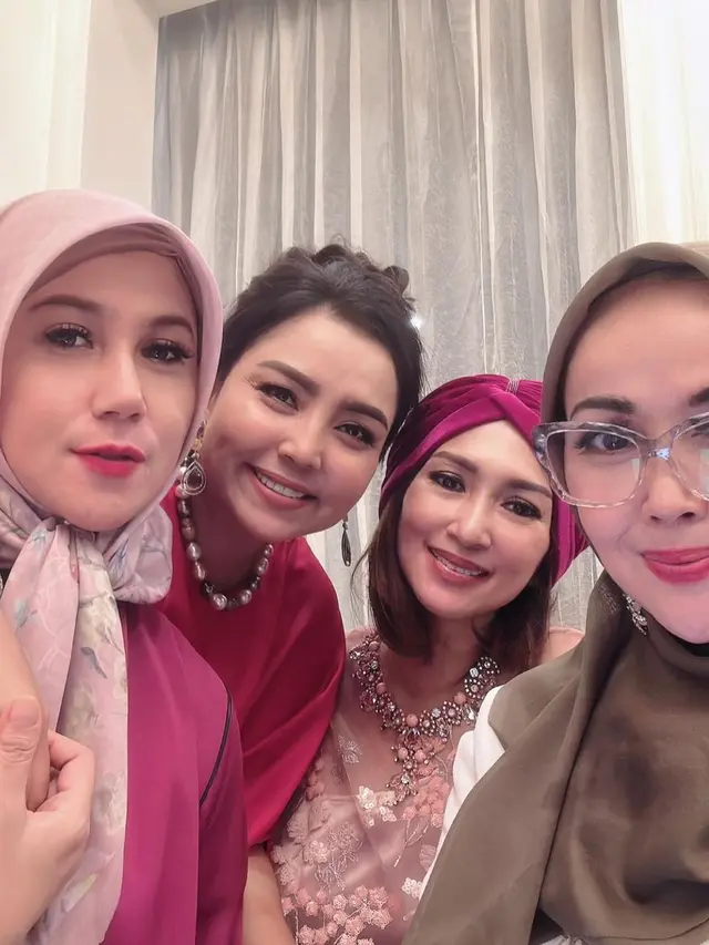 Mayangsari undang Geng arisan Kepompong Buka Puasa Bersama di rumahnya (Foto: instagram marinizumarnisreal)