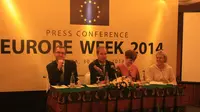 Duta Besar Olof Skoog mengabarkan tentang beasiswa bagi para mahasiswa Indonesia untuk belajar Uni Eropa