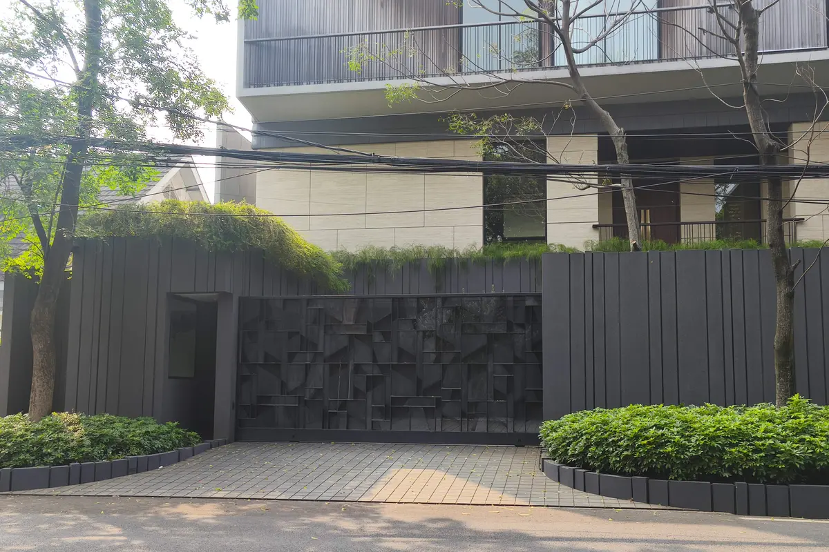 Rumah Silmy Karim disegel KPK
