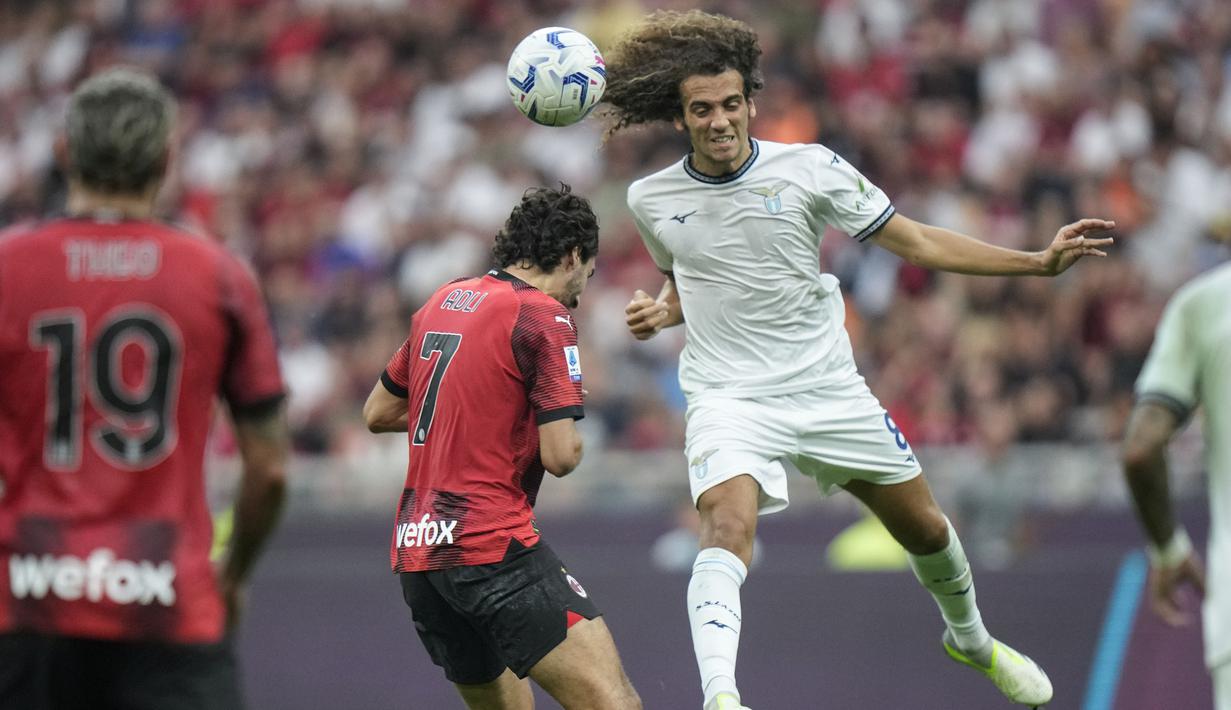 Matteo Guendouzi menjadi pemain Lazio dengan nilai pasar tertinggi ketiga pada musim 2023/2024. Gelandang asal Prancis yang baru bergabung dengan Lazio pada awal musim 2023/2024 setelah didatangkan dengan status pinjaman dari Olympique Marseille ini kini memiliki nilai pasar senilai 25 juta euro atau setara Rp412 miliar. Di awal musim 2023/2024 ini ia telah tampil dalam 7 laga di semua ajang kompetisi dengan torehan 1 assist. (AP Photo/Luca Bruno)