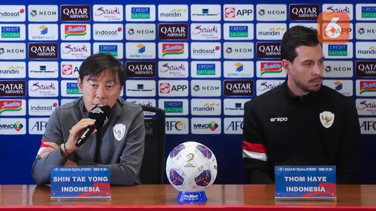 Foto: Beda Ekspresi Shin Tae-yong dan Thom Haye saat Jumpa Pers Timnas Indonesia Jelang Menghadapi Arab Saudi