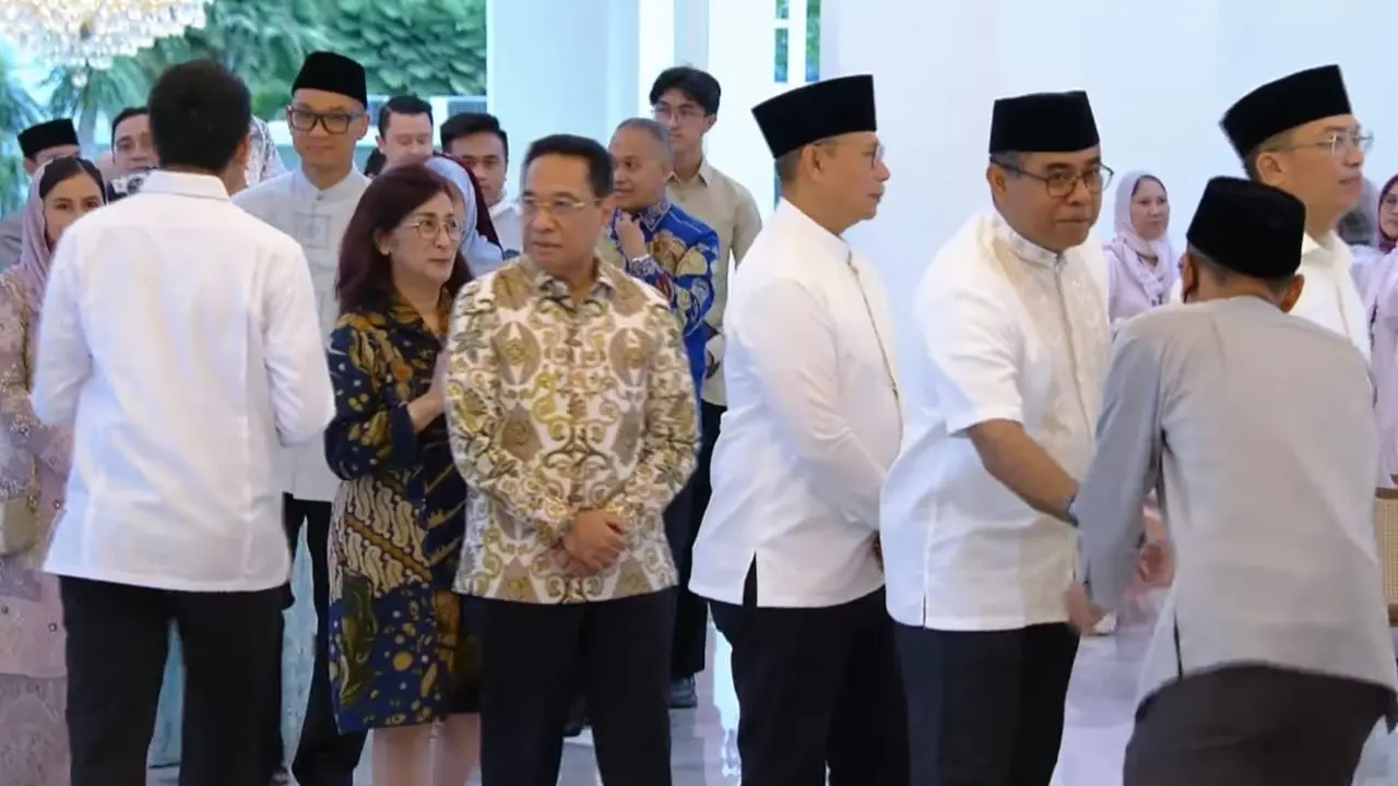 Sejumlah menteri Kabinet Merah Putih dan pejabat negara turut meraimakan acara gelar griya atau open house Idulfitri 1447 Hijriah di Istana Kepresidenan Jakarta.