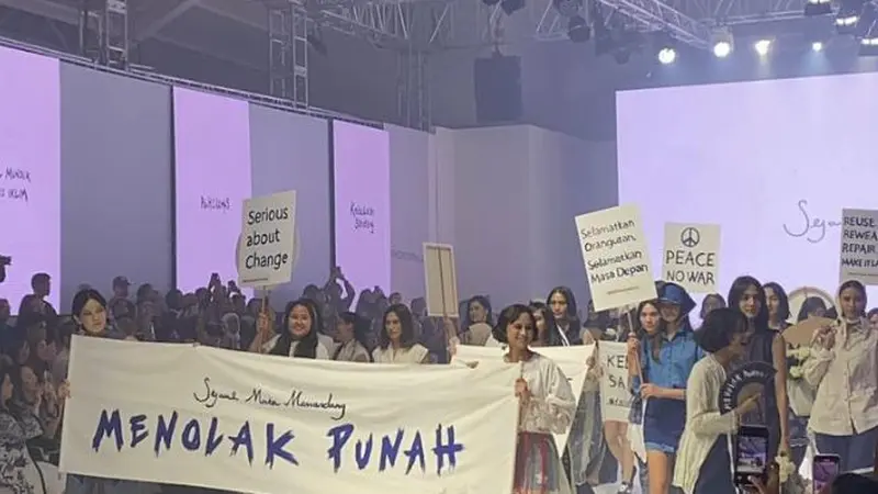 Koleksi Sejauh Mata Memandang di gelaran Jakarta Fashion Week (JFW) 2024 bertajuk Tarum