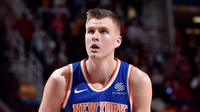 Bintang New York Knicks, Kristaps Porzingis, mencetak dobel-dobel untuk membawa timnya mengalahkan Cleveland Cavaliers 114-95, Minggu (29/10/2017). (NBA)