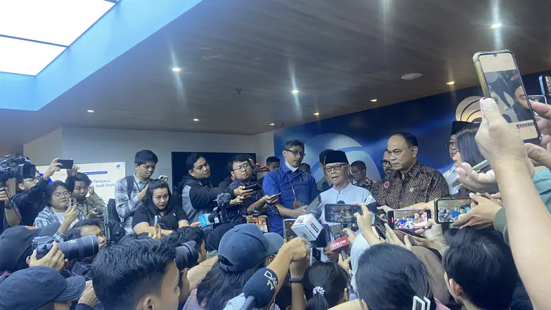 Ketua Umum Majelis Ulama Indonesia (MUI) KH Anwar Iskandar di Kantor Kementerian Kominfo Jakarta, Kamis (25/7/2024) (Liputan6.com/Muhammad Radityo Priyasmoro)