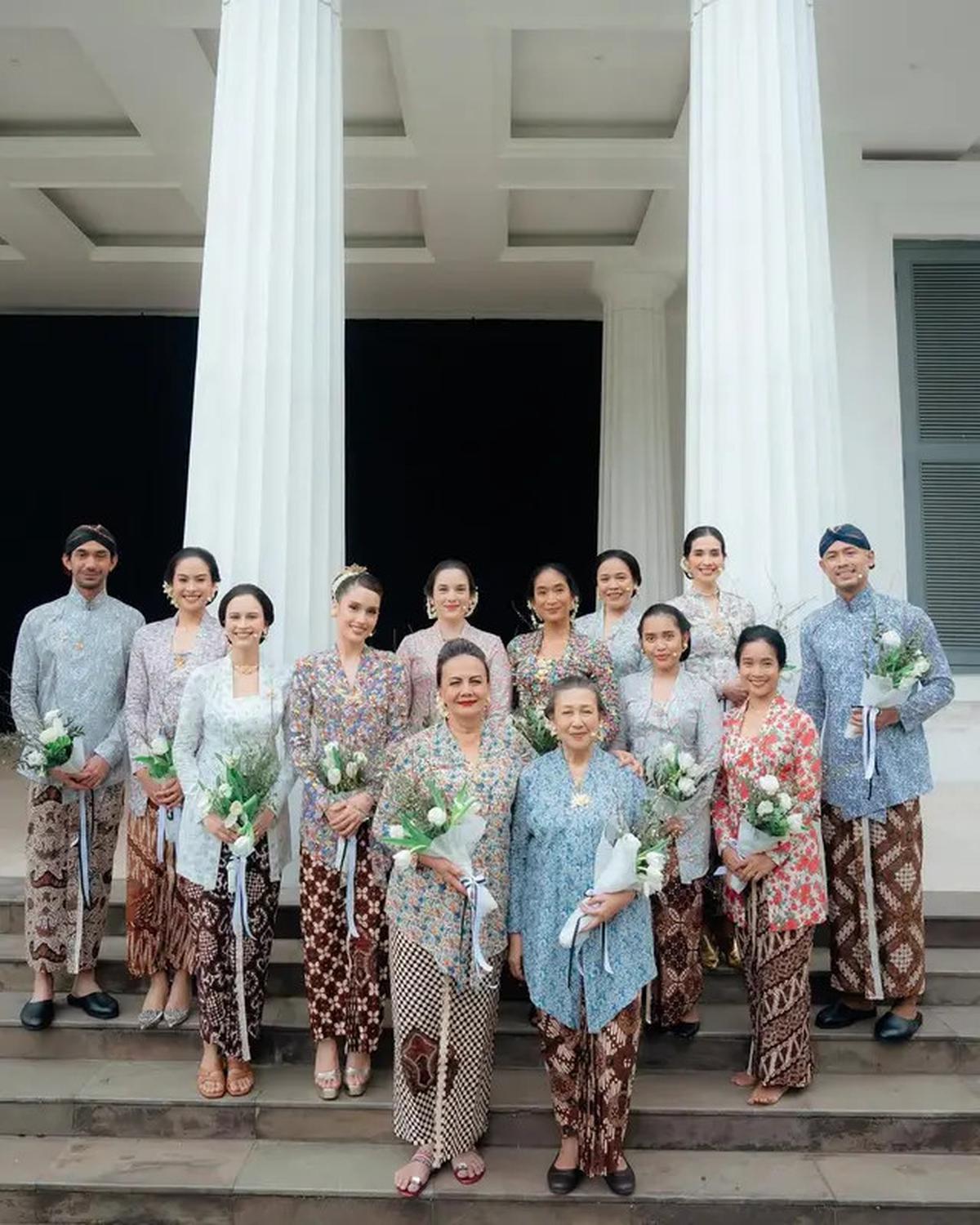 6 Potret Artis Tampil di Monolog 'Terbitlah Terang', Anggun dalam Balutan Kebaya