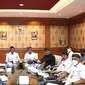 Wali Kota Denpasar IGN Jaya Negara saat rapat High Level Meeting (HLM) Tim Pengendali Inflasi (TPID) Kota Denpasar. (Istimewa).