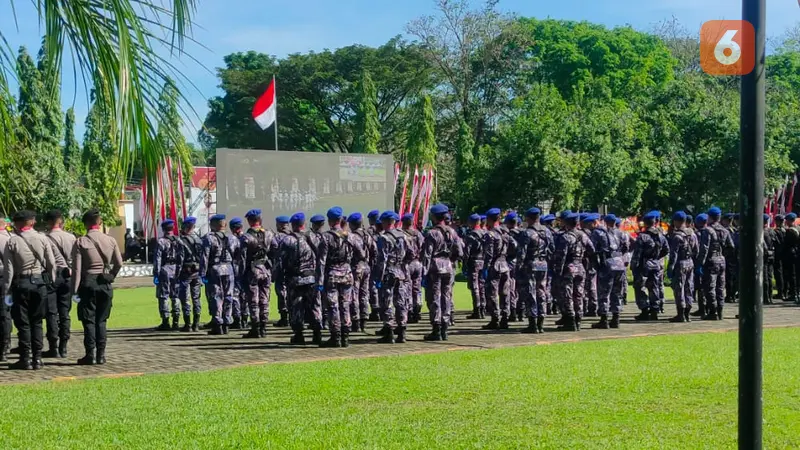 Upacara hari jadi ke-76 tahun Bhayangkara di Mapolda Sulsel (Liputan6.com/Fauzan)