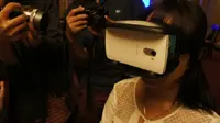 Lenovo memboyong teknologi virtual reality ke seri ponsel terbarunya, yakni Lenovo Vibe K4 Note. (Liputan6.com/Tia Asmara)