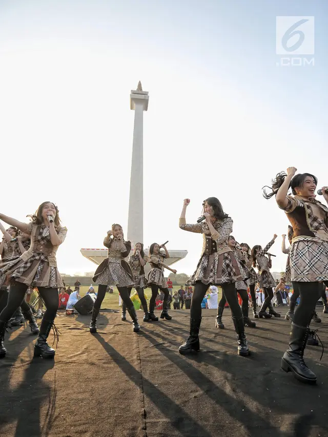 Penampilan Energik JKT48 Ramaikan Puncak Kirab Obor Asian Games 2018