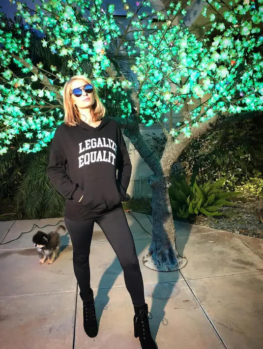 Dilansir dari E! News, Paris Hilton ingin sekali menikah di tanggal 11 November. (instagram/parishilton)