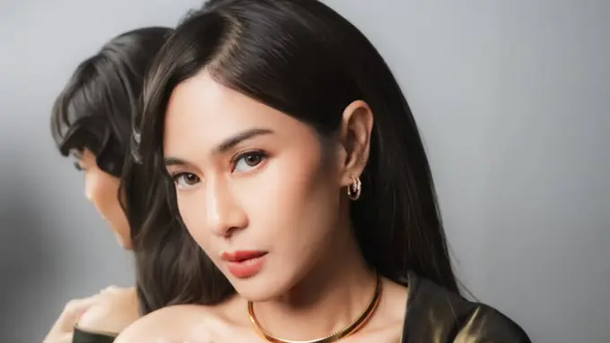 Elegan Maksimal! Dian Sastrowardoyo Pakai Set Perhiasan BVLGARI Rp 2 Miliar di TikTok Awards