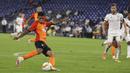 Pemain Shakhtar Donetsk Dodo mencetak gol ke gawang Basel pada pertandingan perempat final Liga Europa di Veltins-Arena, Gelsenkirchen, Jerman, Selasa (11/8/2020). Shakhtar Donetsk menang 4-1. (Lars Baron/Pool Photo via AP)