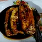 Pisang Epe merupakan salah satu kuliner khas yang perlu dicicip saat berkunjung ke Makassar, Sulawesi Selatan. Foto: Akbar Muhibar/ Liputan6.com.